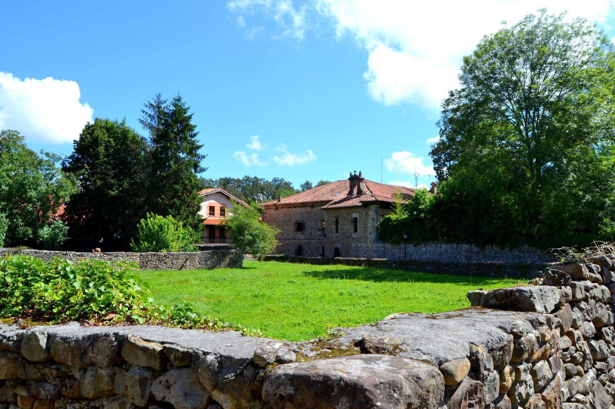 Hotel Termas De Liérganes Buitenkant foto